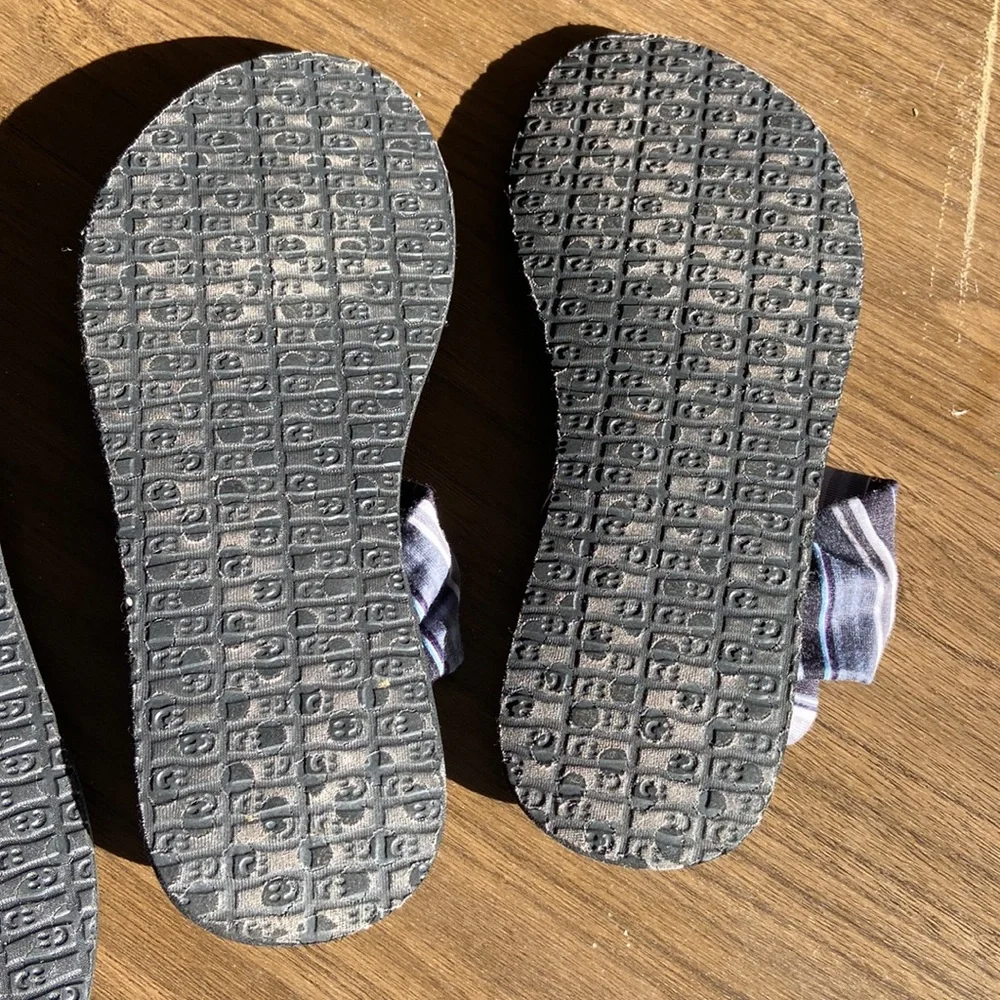 Sanuk Striped Sandals with Knotted Straps girls size 4/5 two pairs pink & black